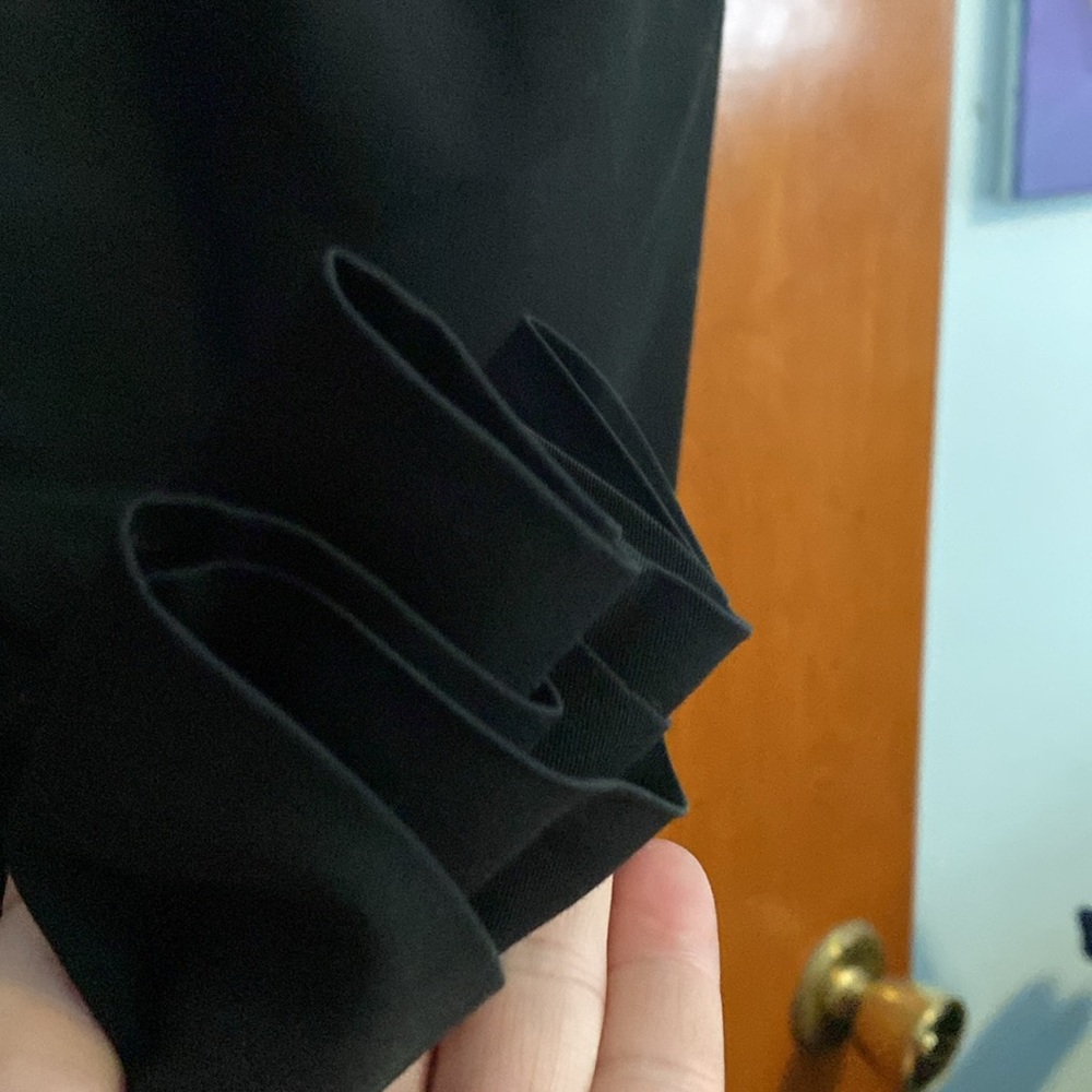 No side pockets - Picture 2 of 3